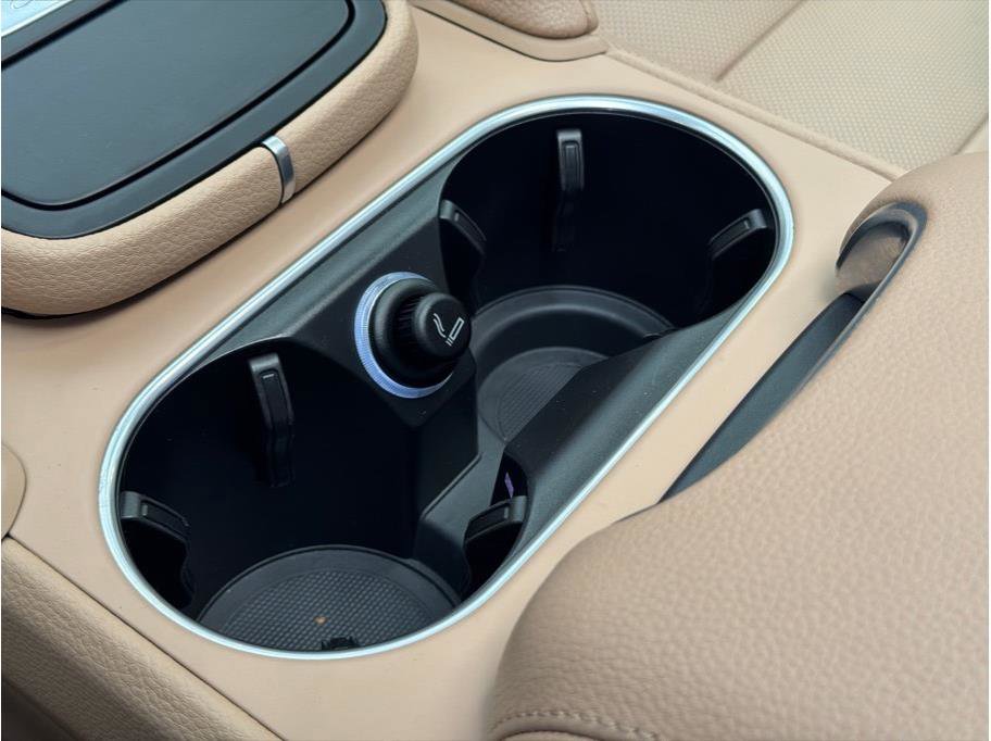 Used 2022 Porsche Cayenne Platinum Edition image 18