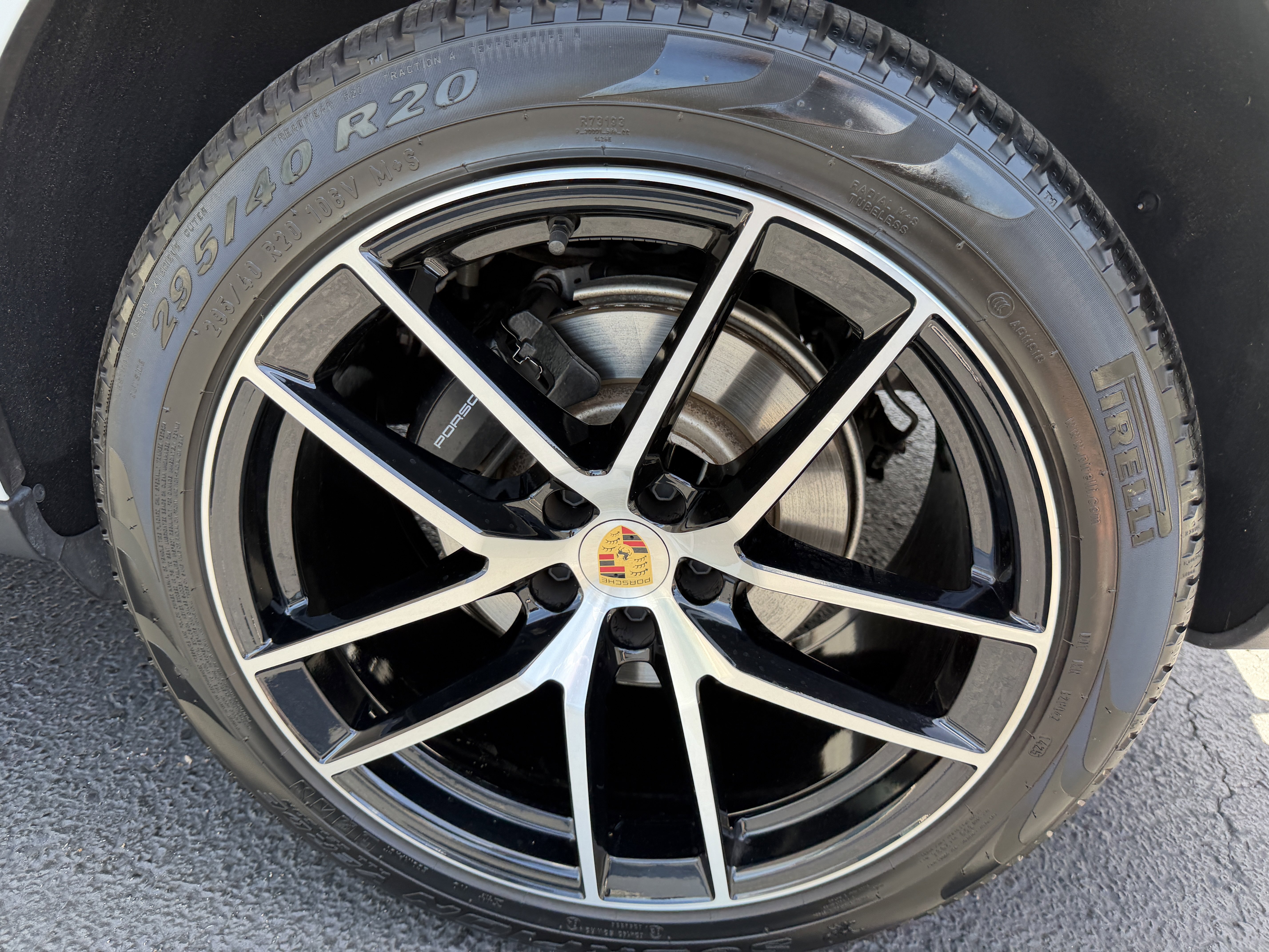 Certified 2025 Porsche Macan image 9