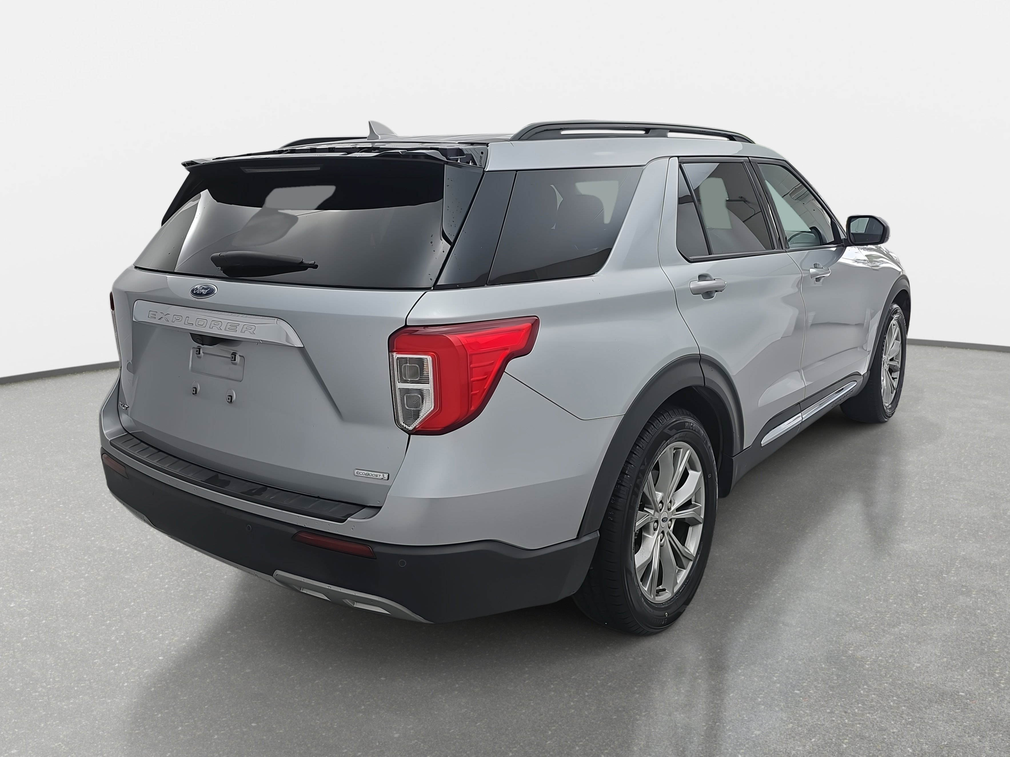 Used 2020 Ford Explorer XLT w/ Equipment Group 202A image 5