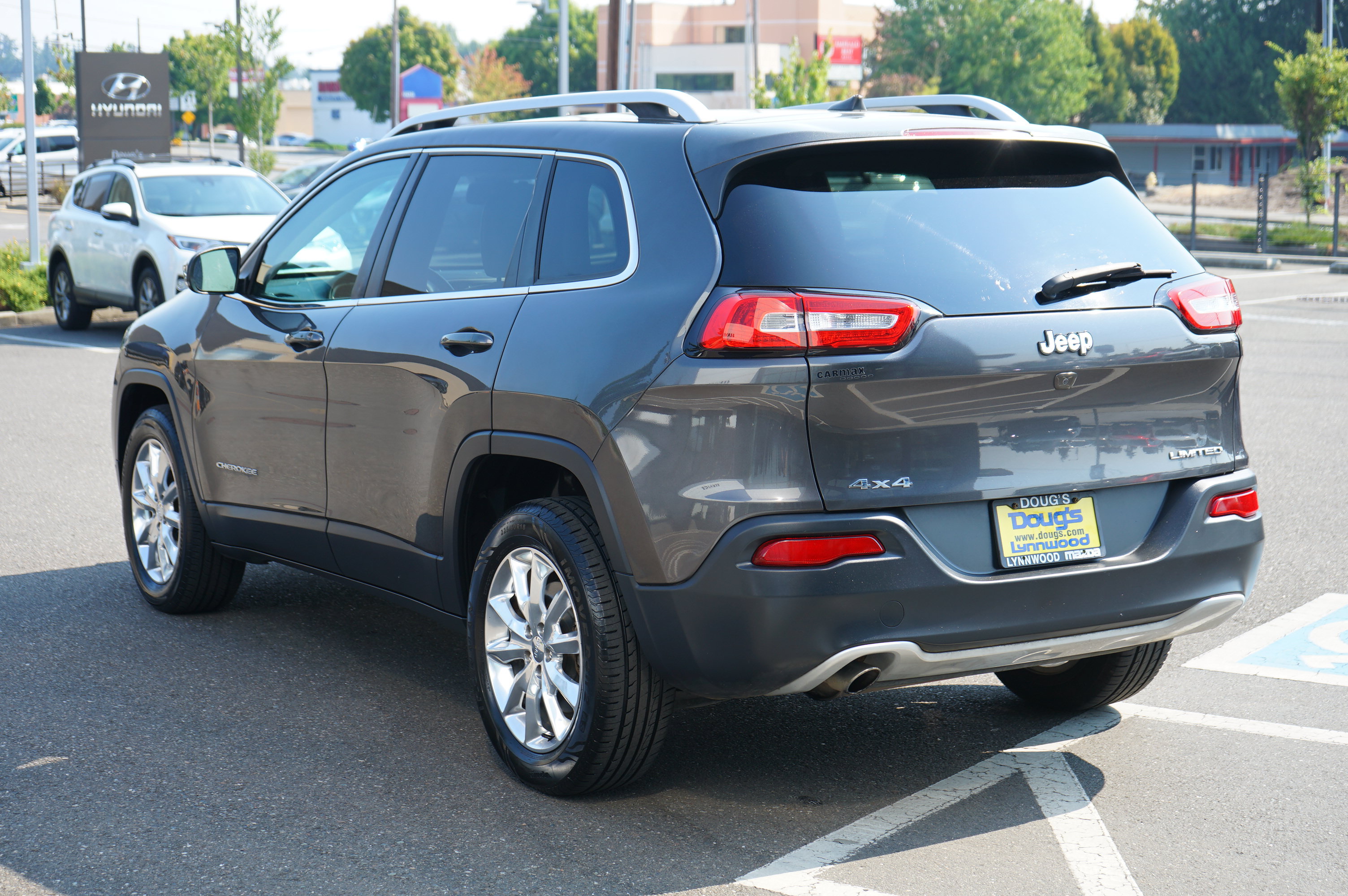 Used 2017 Jeep Cherokee Limited AWD/4WD image 6