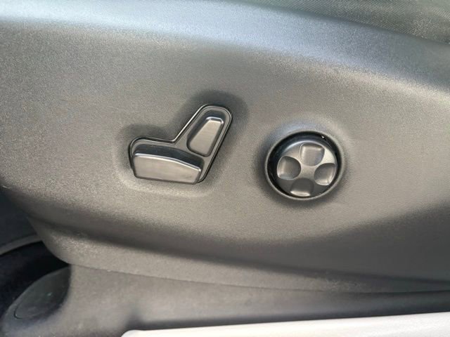 Used 2024 Chrysler Pacifica Touring-L image 27