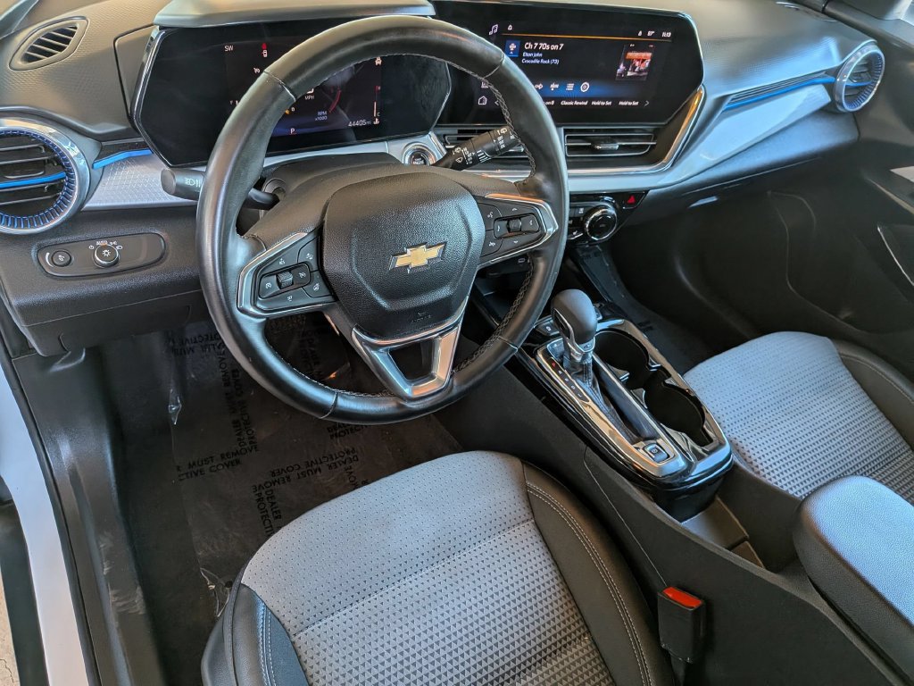 Used 2025 Chevrolet Trax LT w/ LT Convenience Package FWD image 16