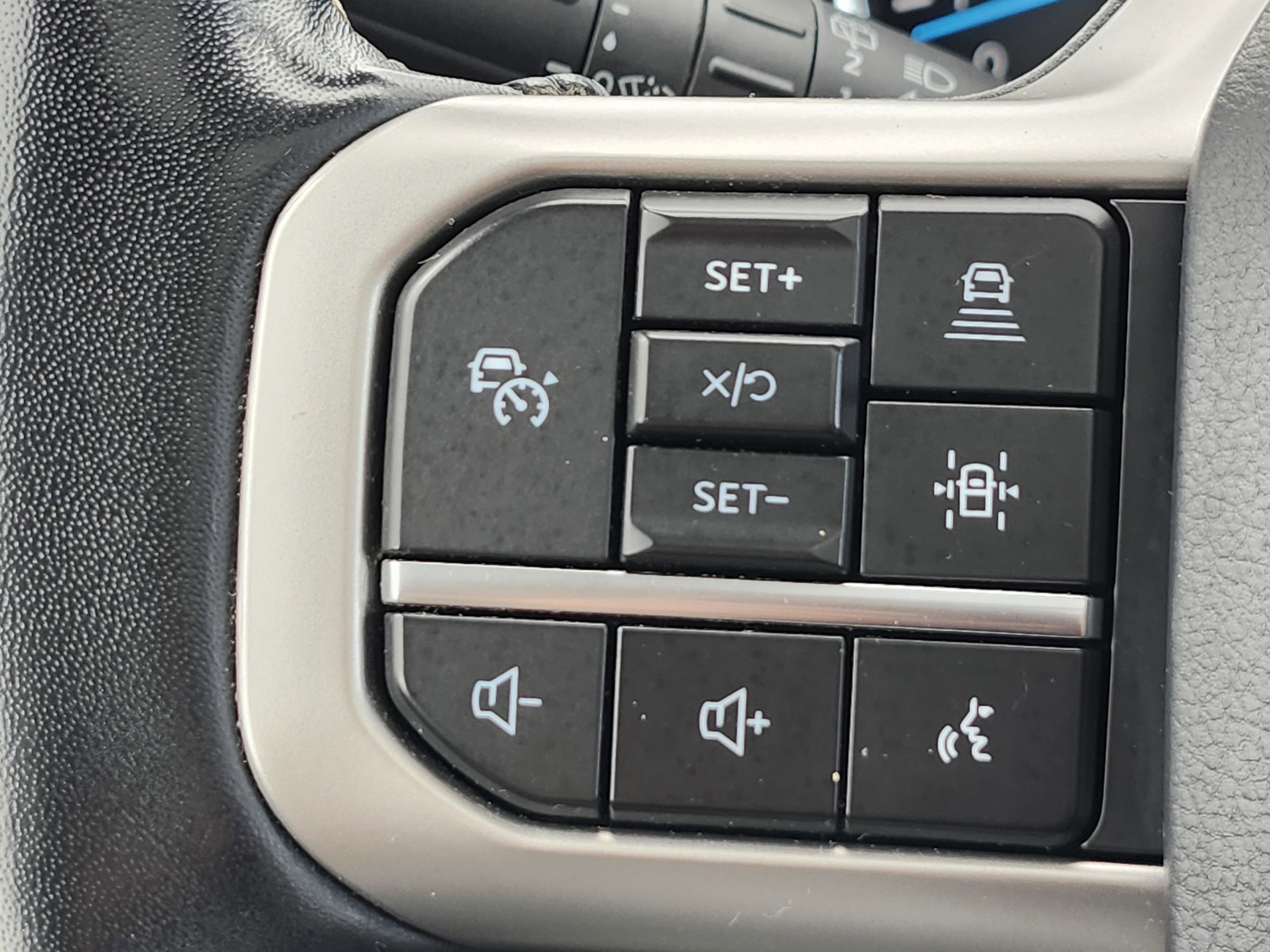 Used 2024 Ford Expedition Limited image 35