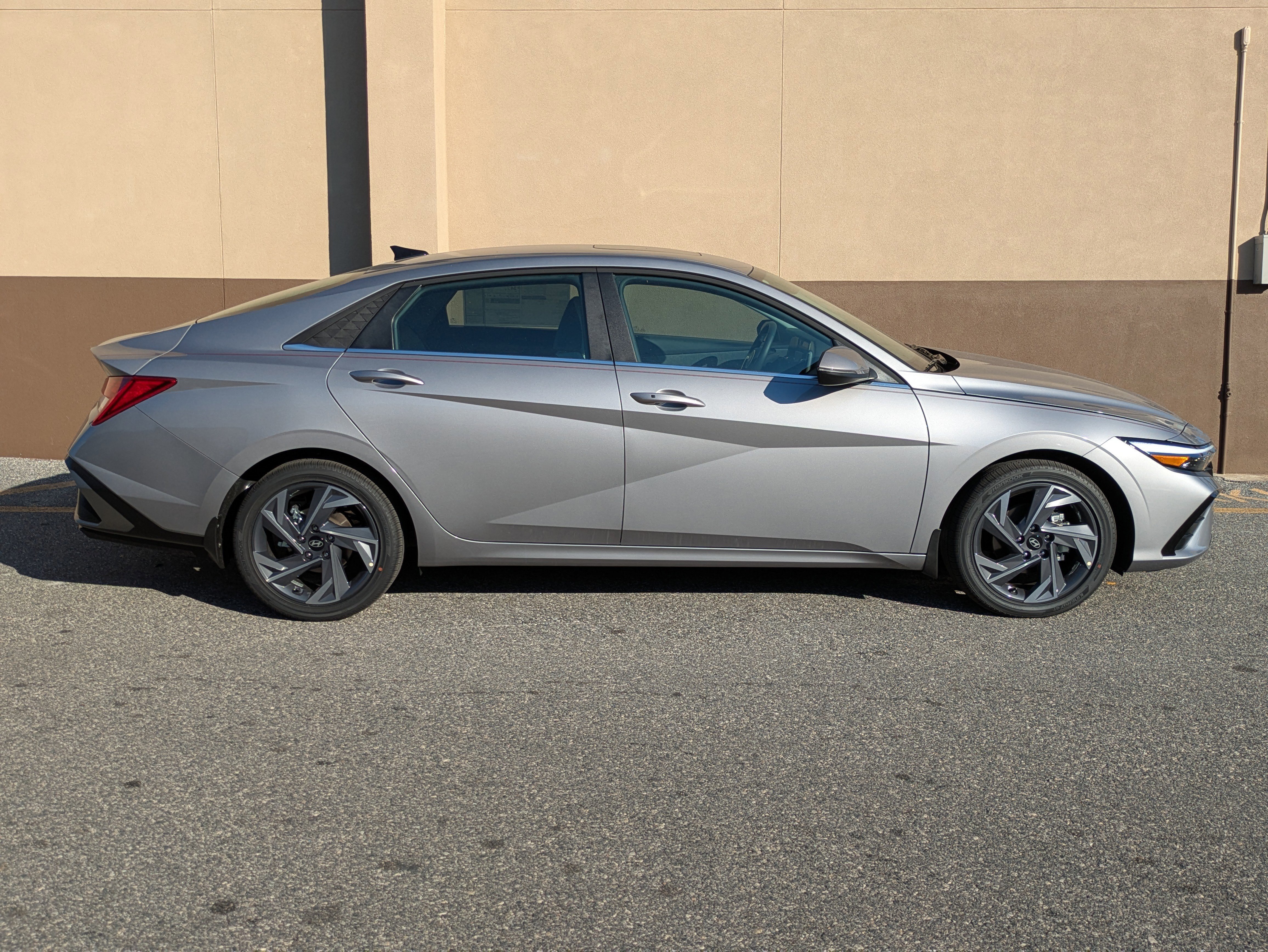 New 2026 Hyundai Elantra Limited image 3