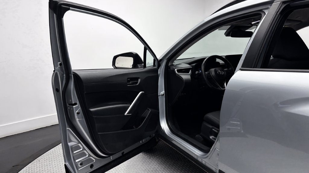 Certified 2025 Toyota Corolla Cross LE FWD image 17
