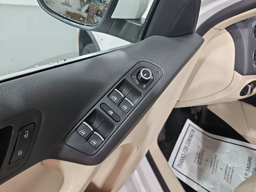 Used 2013 Volkswagen Tiguan SE AWD/4WD image 12