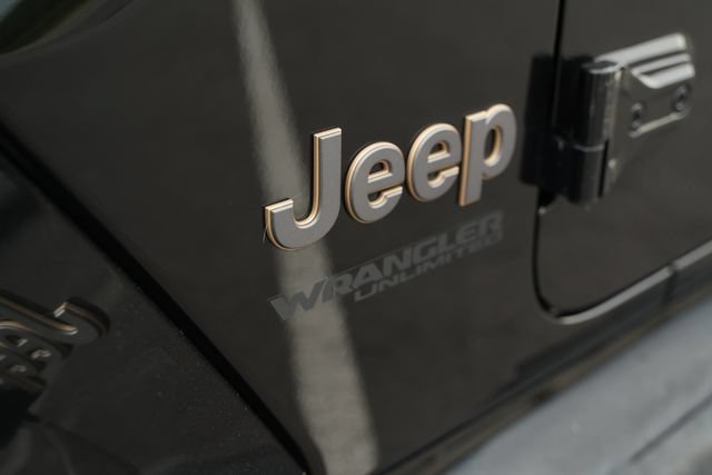 Used 2022 Jeep Wrangler Unlimited Rubicon w/ Xtreme Recon 35" Tire Package AWD/4WD image 43