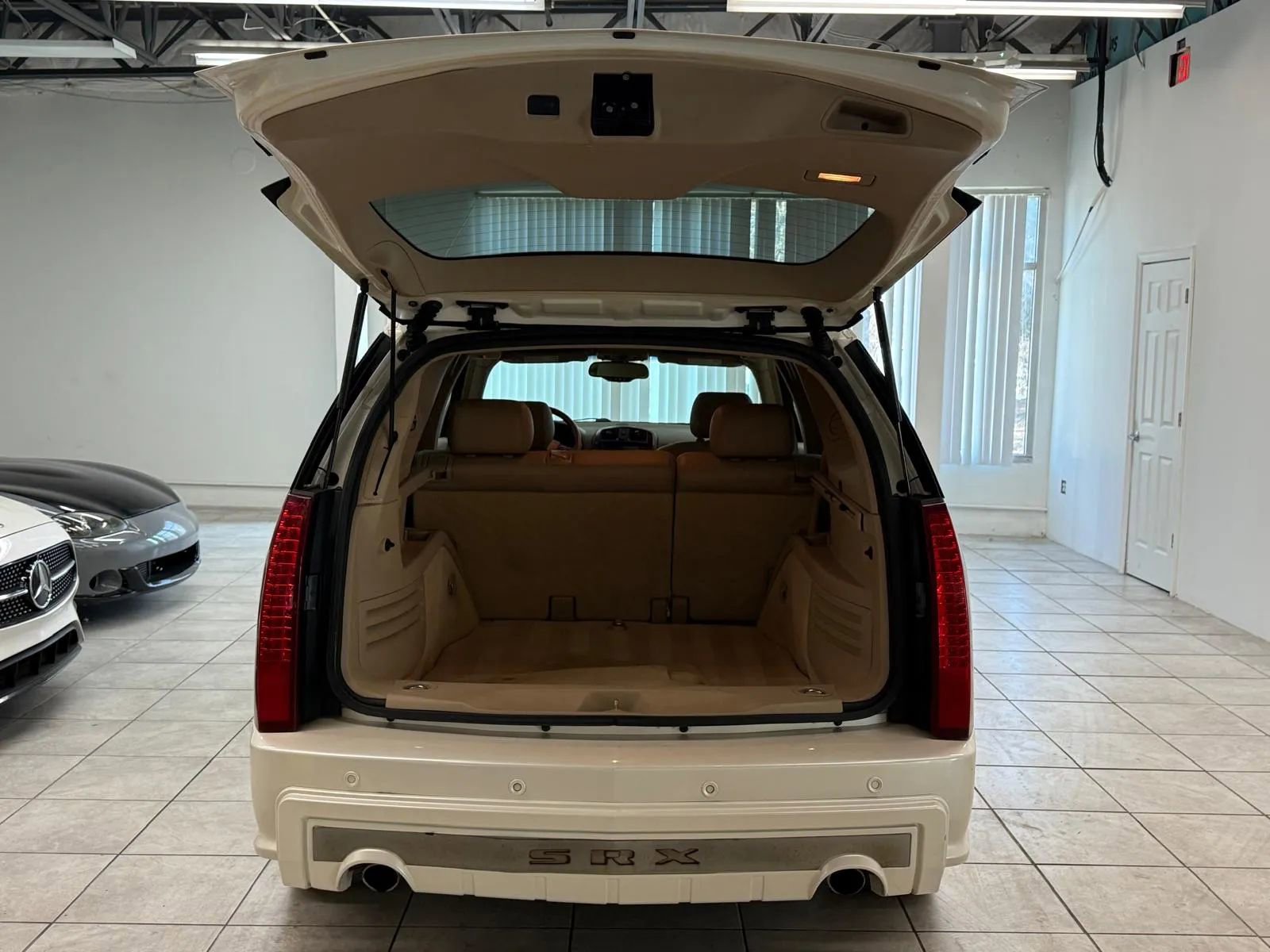 Used 2006 Cadillac SRX w/ Drivers Level One Package image 19
