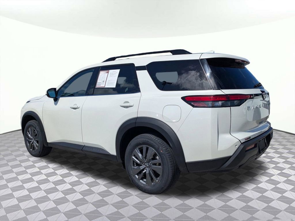 Used 2024 Nissan Pathfinder SV image 5