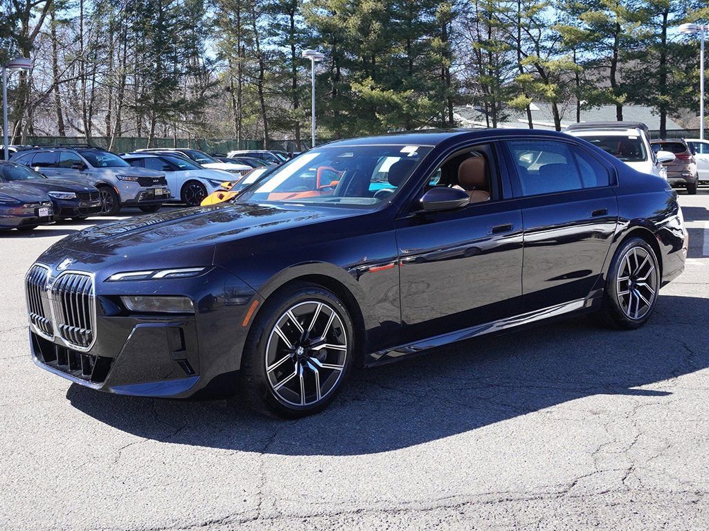 Used 2023 BMW 760i xDrive image 9