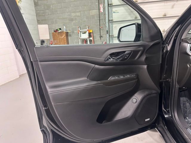 Used 2021 GMC Acadia SLT image 13