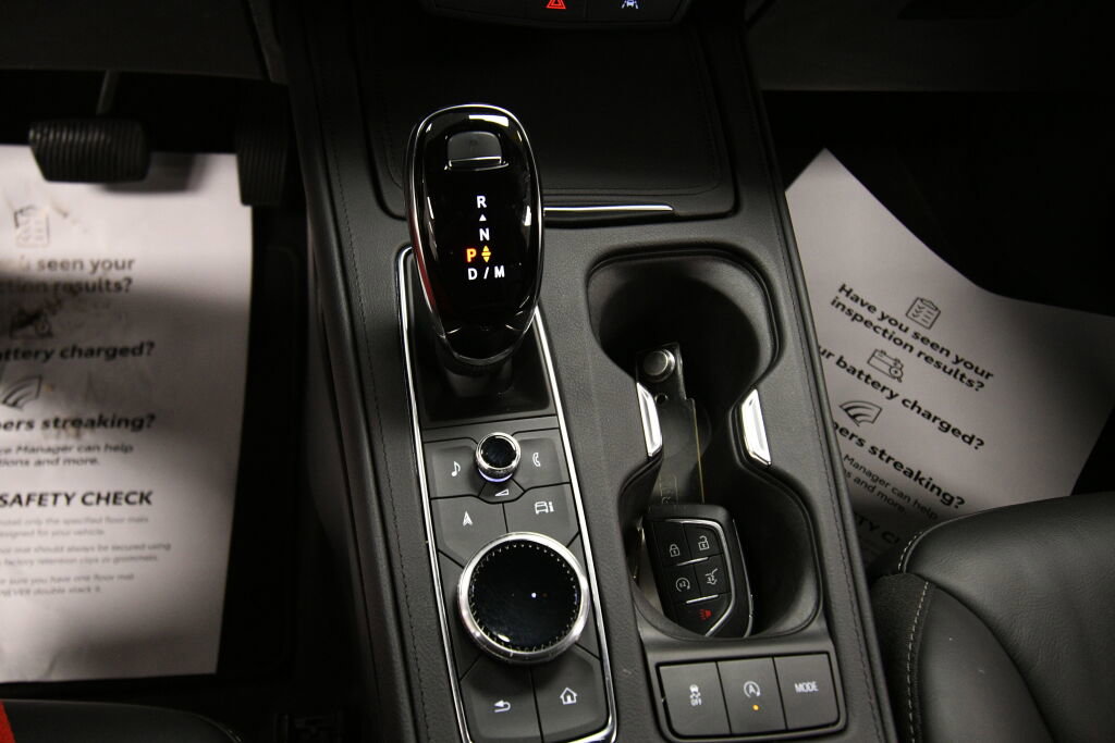 Used 2025 Cadillac XT4 Premium Luxury image 15