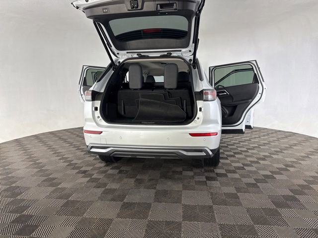 Used 2025 Mitsubishi Outlander SE image 17