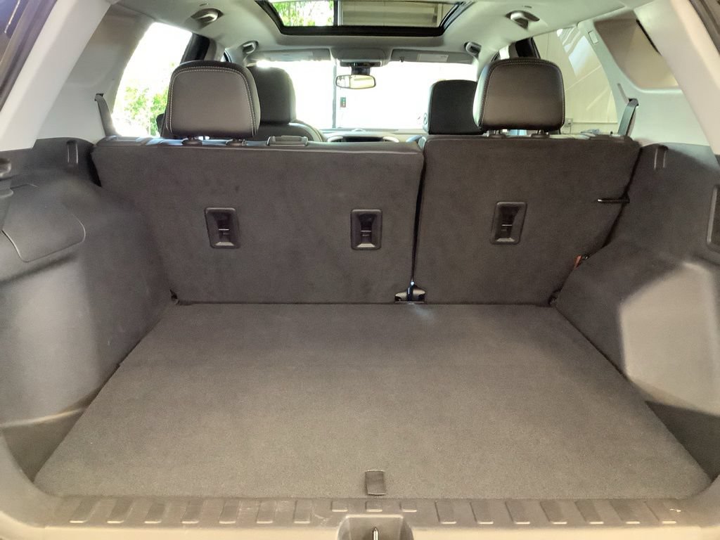 Used 2024 GMC Terrain SLT w/ Elevation Edition AWD/4WD image 14