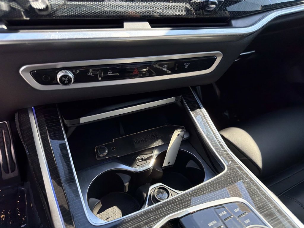 Used 2024 BMW X7 xDrive40i w/ M Sport Package AWD/4WD image 25