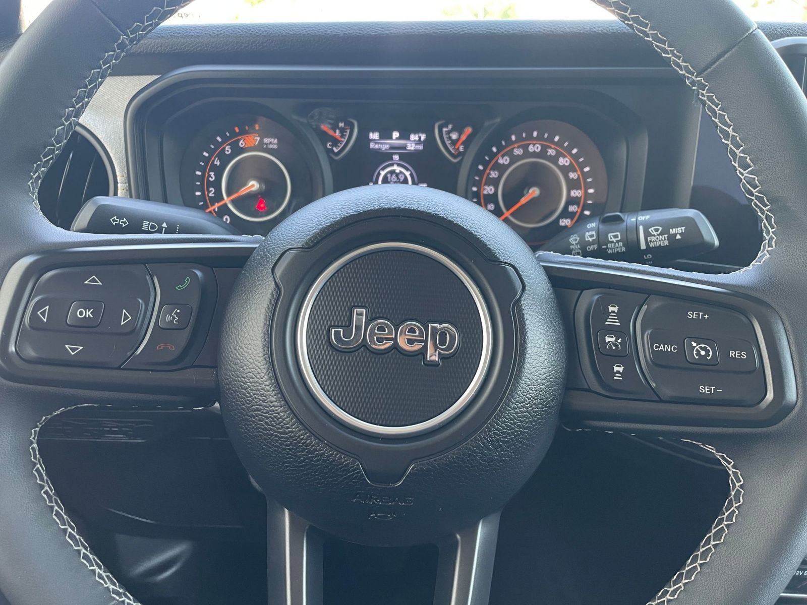 Used 2025 Jeep Wrangler Sport S image 27