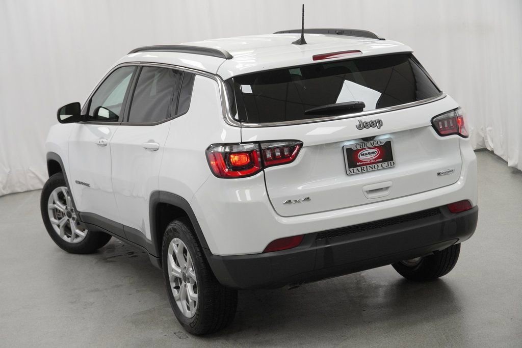 Certified 2025 Jeep Compass Latitude image 12