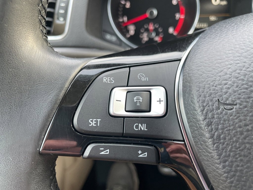 Used 2018 Volkswagen Passat 2.0T SE image 11