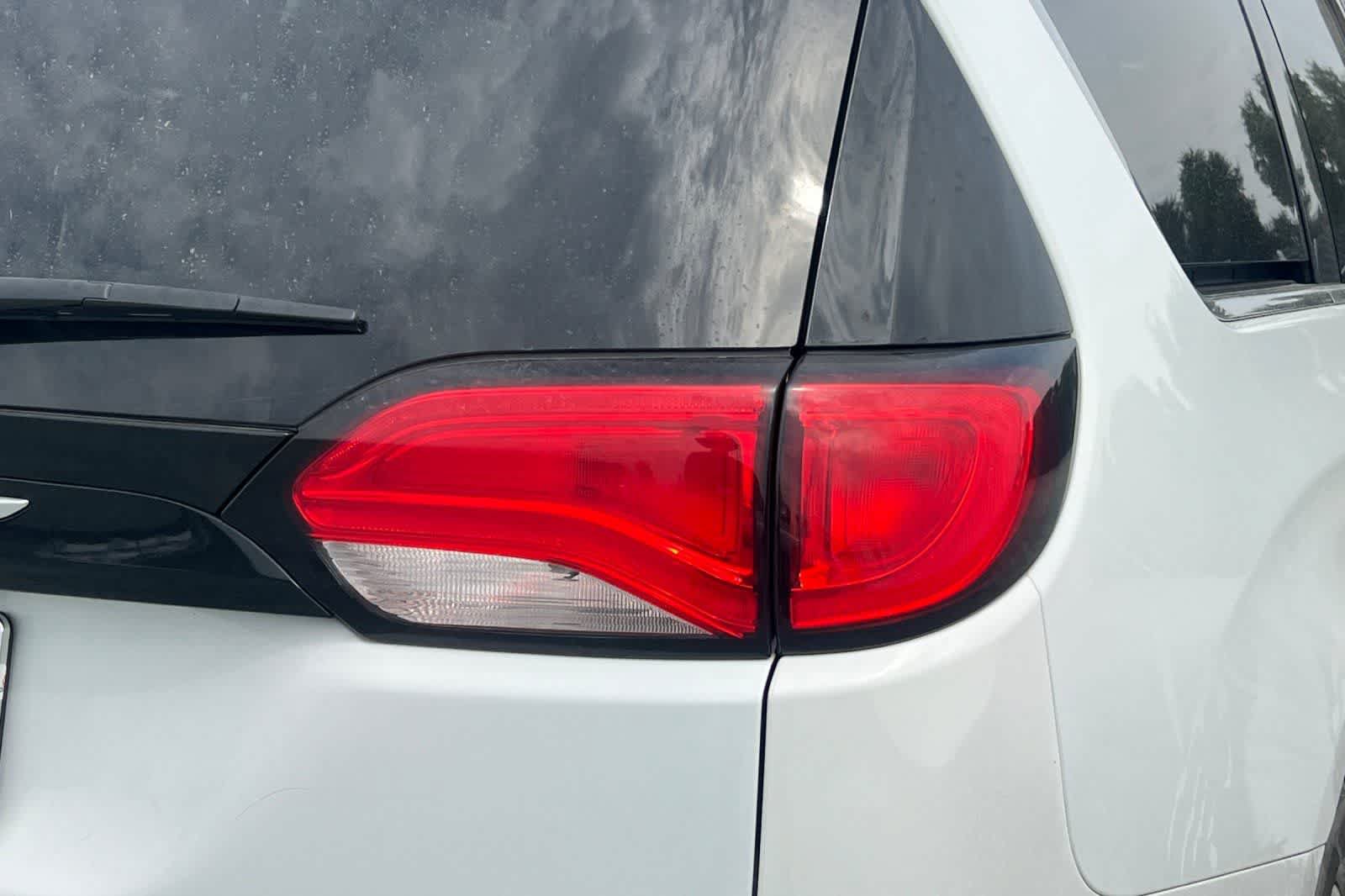 Used 2022 Chrysler Voyager LX FWD image 12
