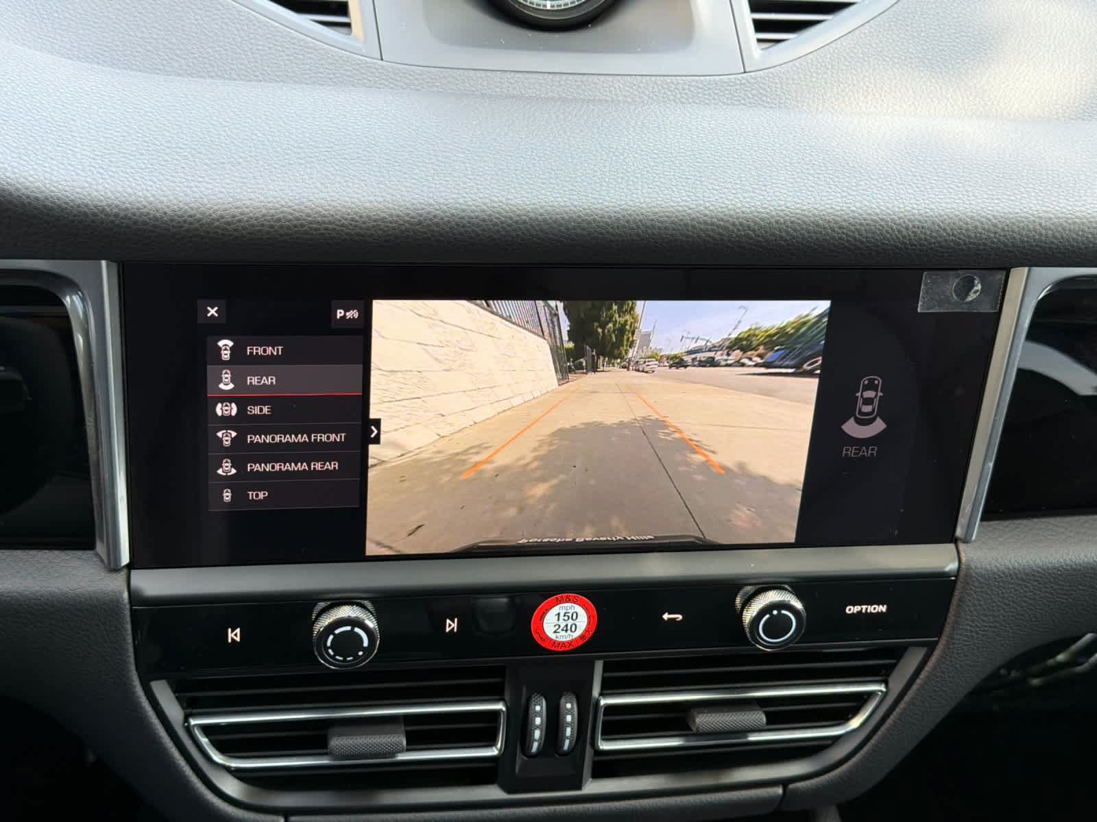 Certified 2025 Porsche Macan AWD/4WD image 22