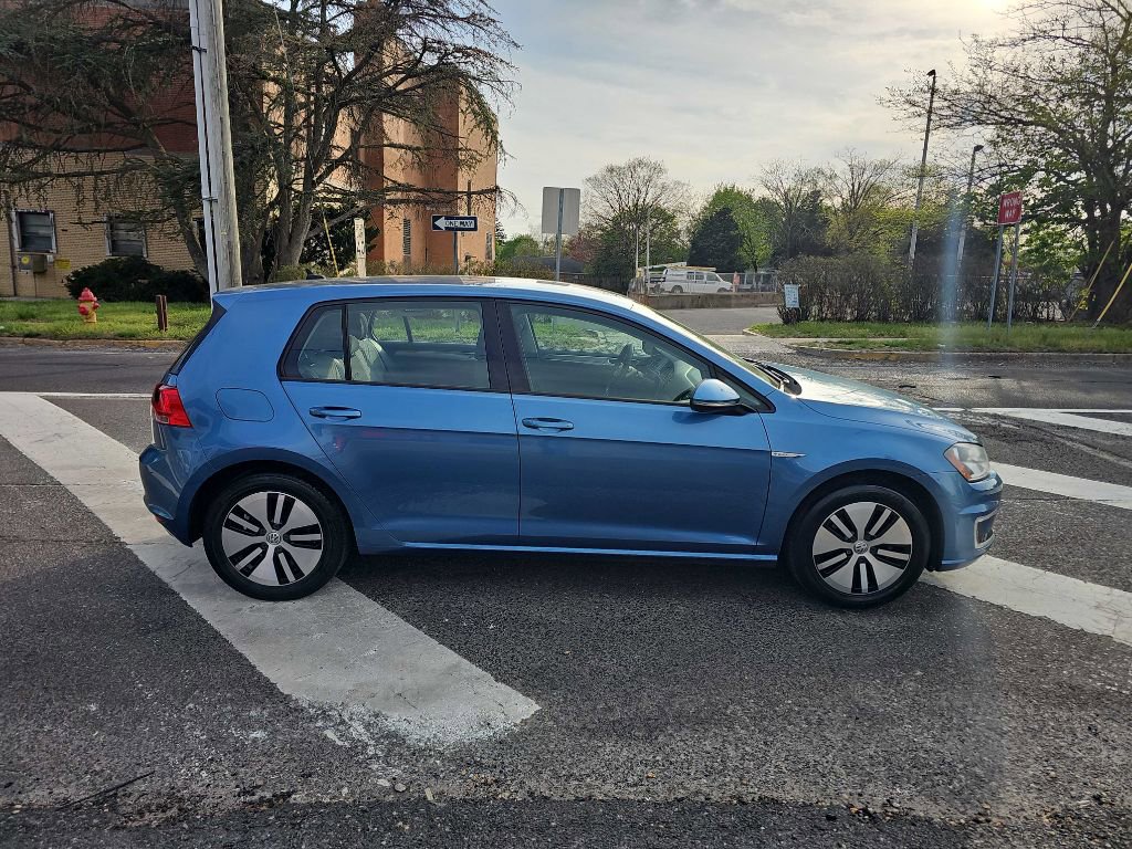 Used 2016 Volkswagen e-Golf SE FWD image 4