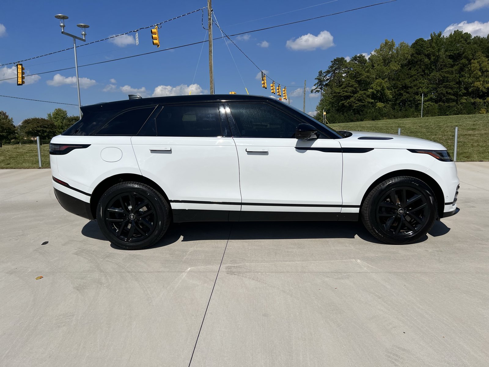 Used 2024 Land Rover Range Rover Velar Dynamic SE AWD/4WD image 9