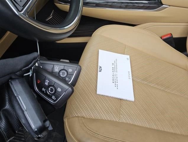 Used 2025 Cadillac Escalade IQ Luxury 2 image 11
