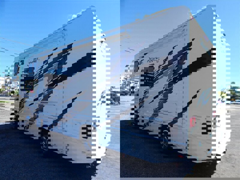 Used 2022 Ford E-450 and Econoline 450 Super Duty w/ Motorhome Prep Package image 5