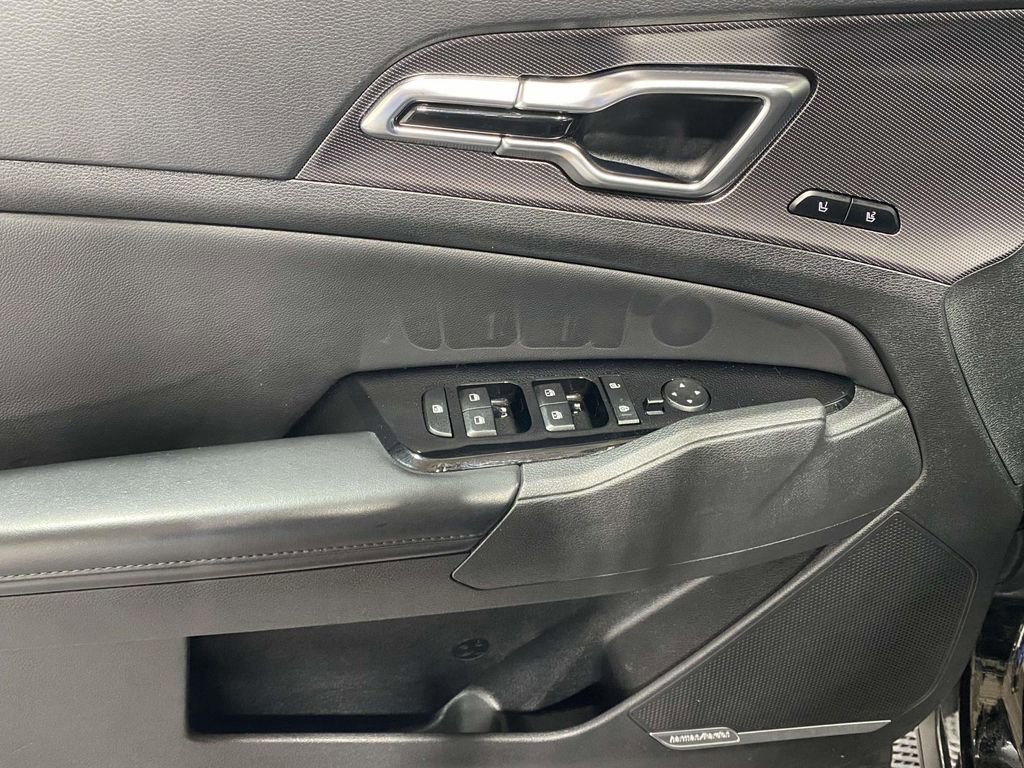 Used 2023 Kia Sportage SX image 18