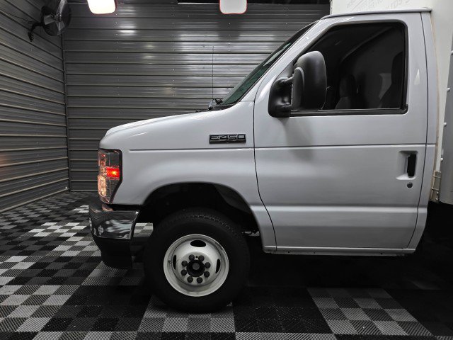 Used 2021 Ford E-450 and Econoline 450 Super Duty w/ Power Windows & Locks Group RWD image 31