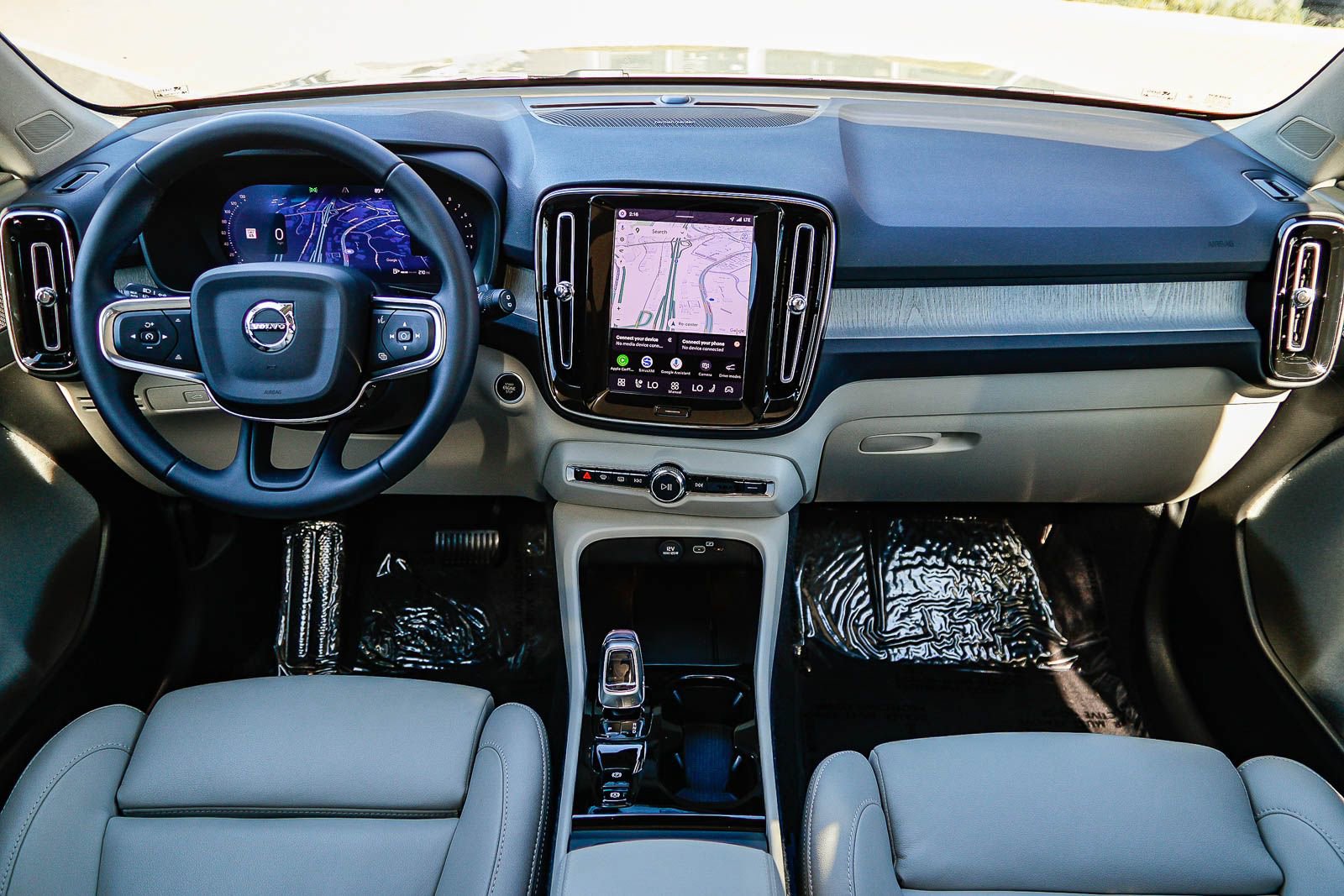 Certified 2026 Volvo XC40 B5 Ultra w/ Climate Package image 13