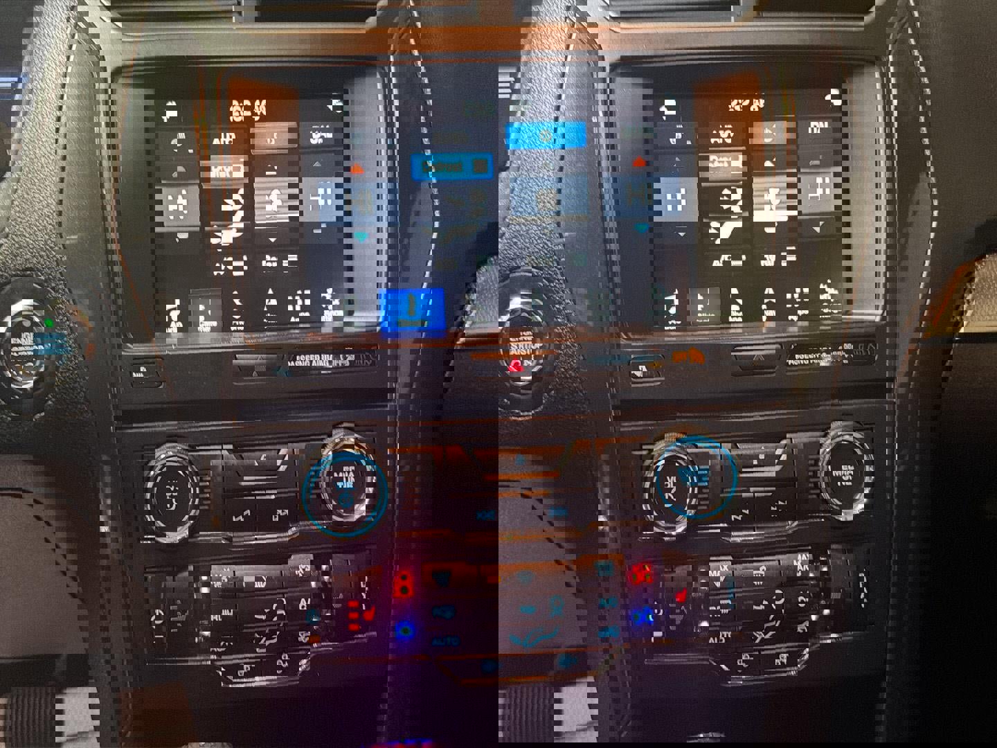 Used 2018 Ford Explorer XLT w/ Equipment Group 202A image 24