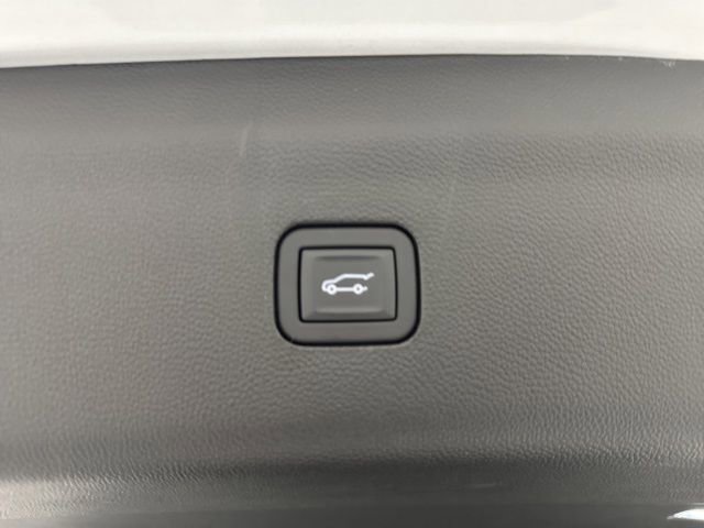 Used 2023 Buick Enclave Essence image 27