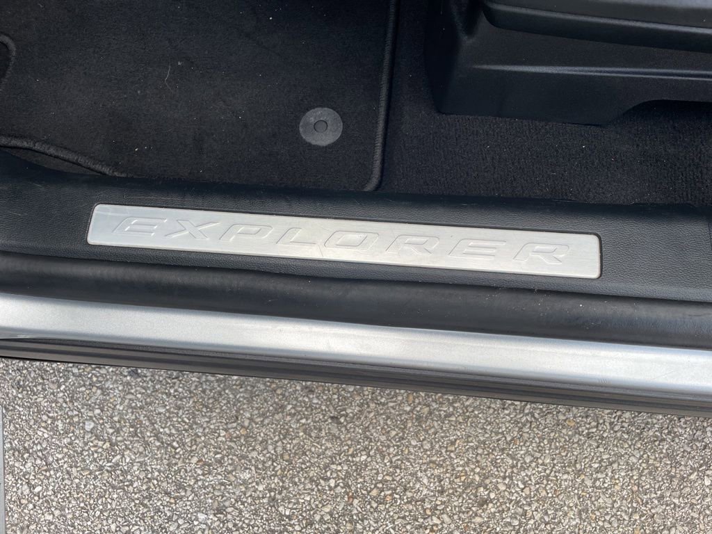 Used 2021 Ford Explorer Limited RWD image 24