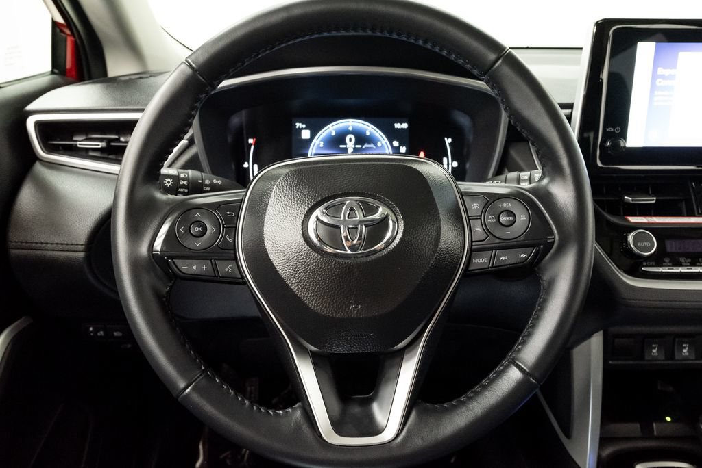 Used 2024 Toyota Corolla Cross XLE w/ Convenience Package AWD/4WD image 14