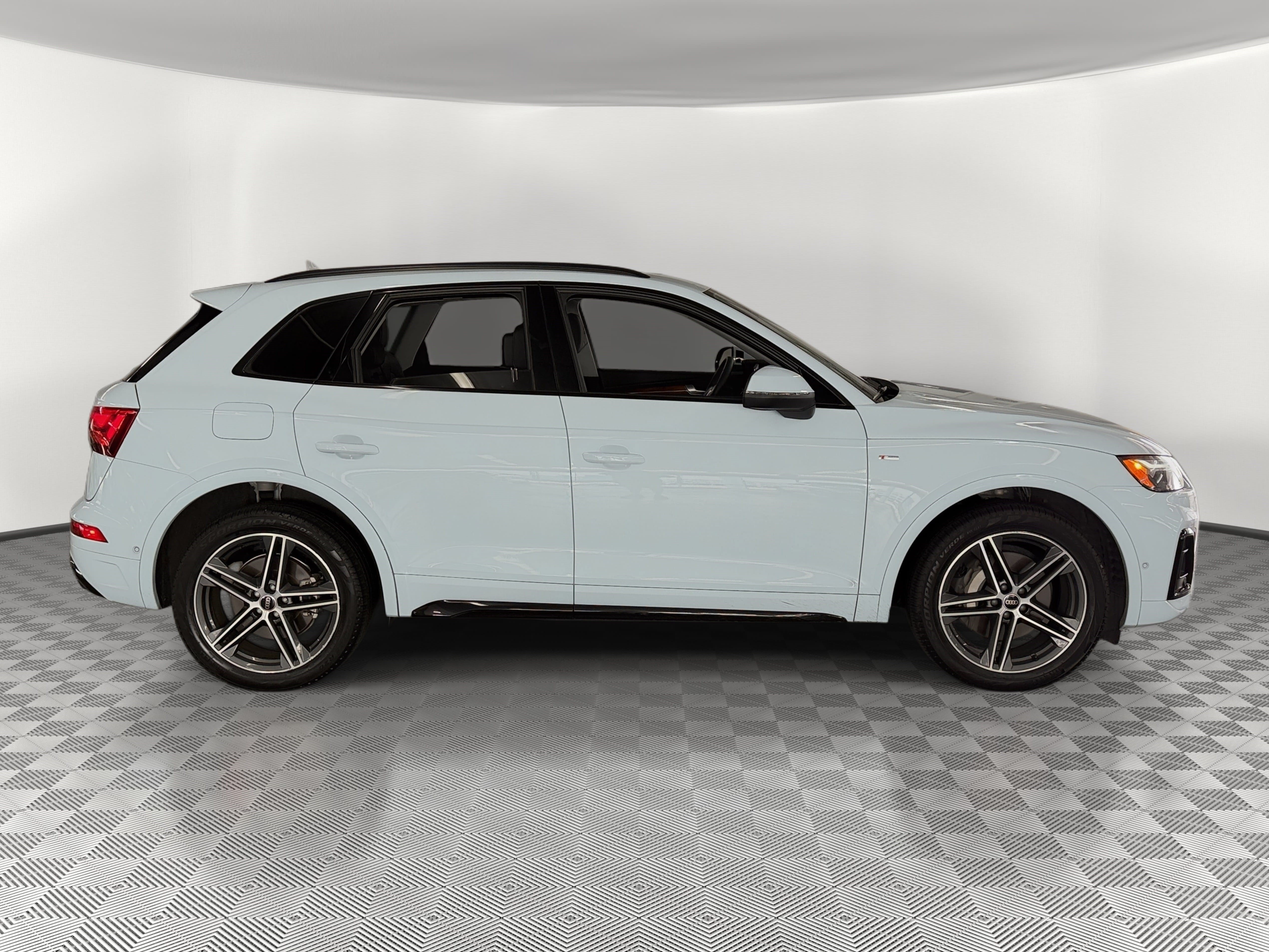 Certified 2023 Audi Q5 e Prestige AWD/4WD image 8