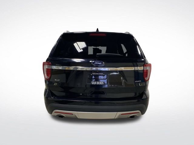 Used 2017 Ford Explorer XLT image 11