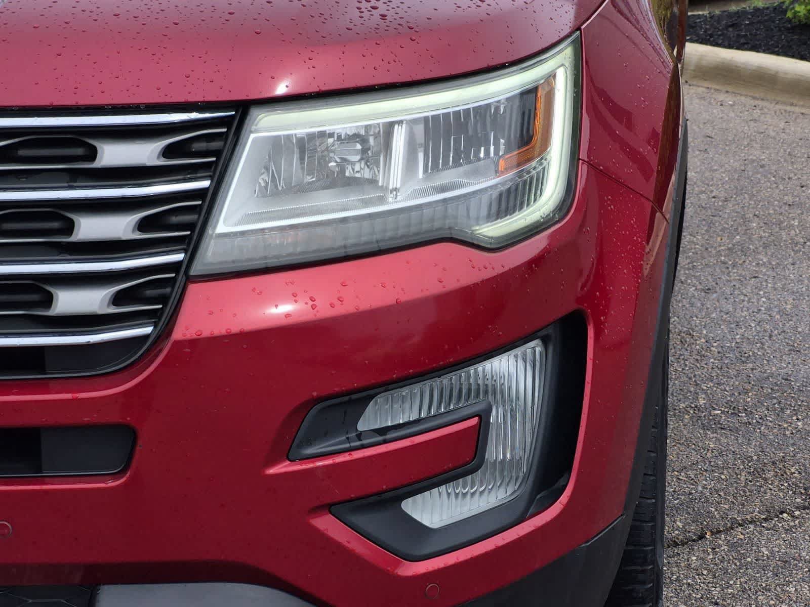 Used 2017 Ford Explorer XLT w/ Equipment Group 202A AWD/4WD image 11