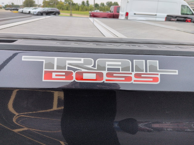 Used 2022 Chevrolet Silverado 1500 LT Trail Boss w/ LPO, Dark Essentials Package AWD/4WD image 12