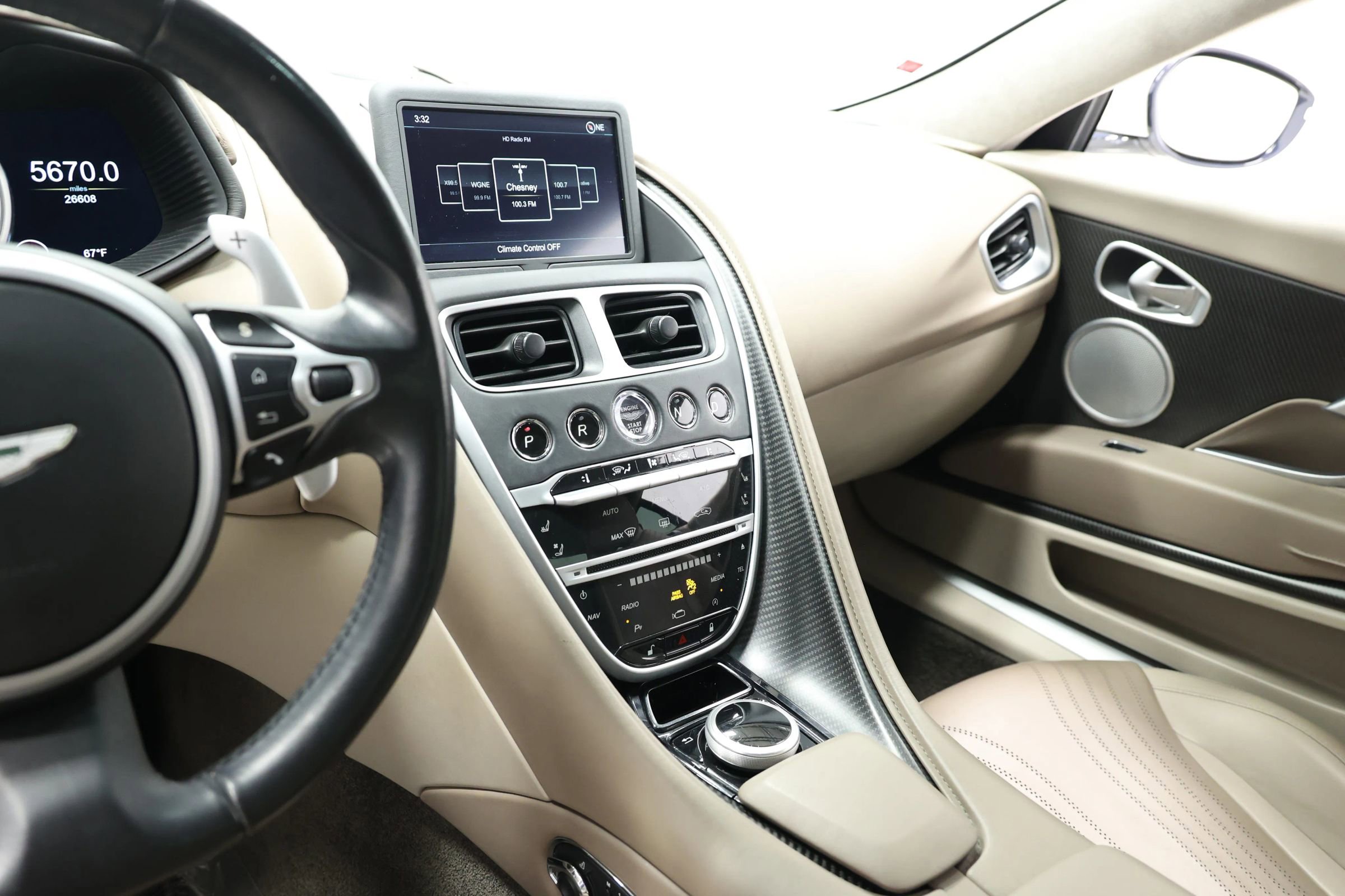 Used 2018 Aston Martin DB11 Coupe image 30