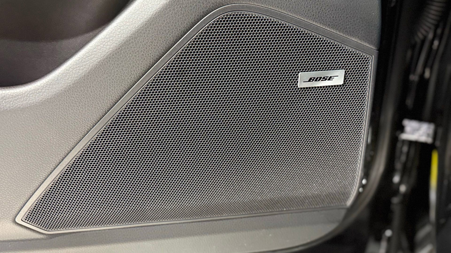 Used 2025 Porsche Cayenne Coupe image 47