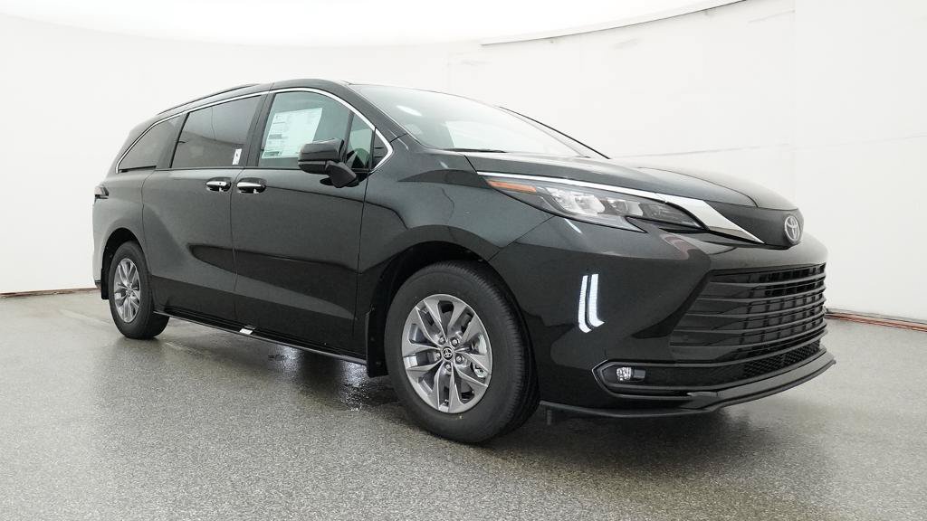 New 2026 Toyota Sienna XLE FWD image 32
