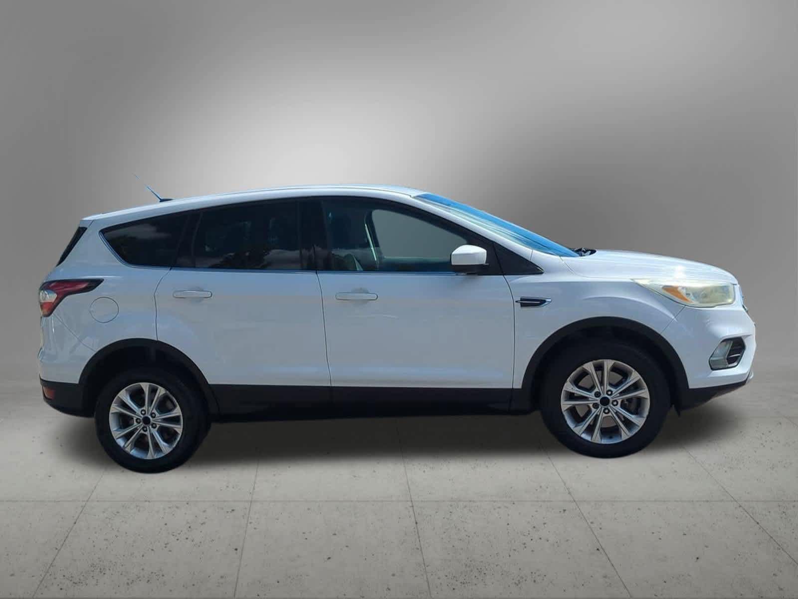 Used 2017 Ford Escape SE AWD/4WD image 7