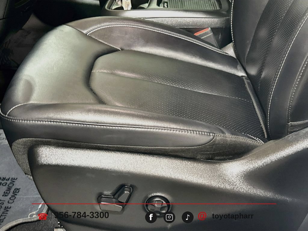 Used 2024 Chrysler Pacifica Touring-L w/ S Appearance Package FWD image 17