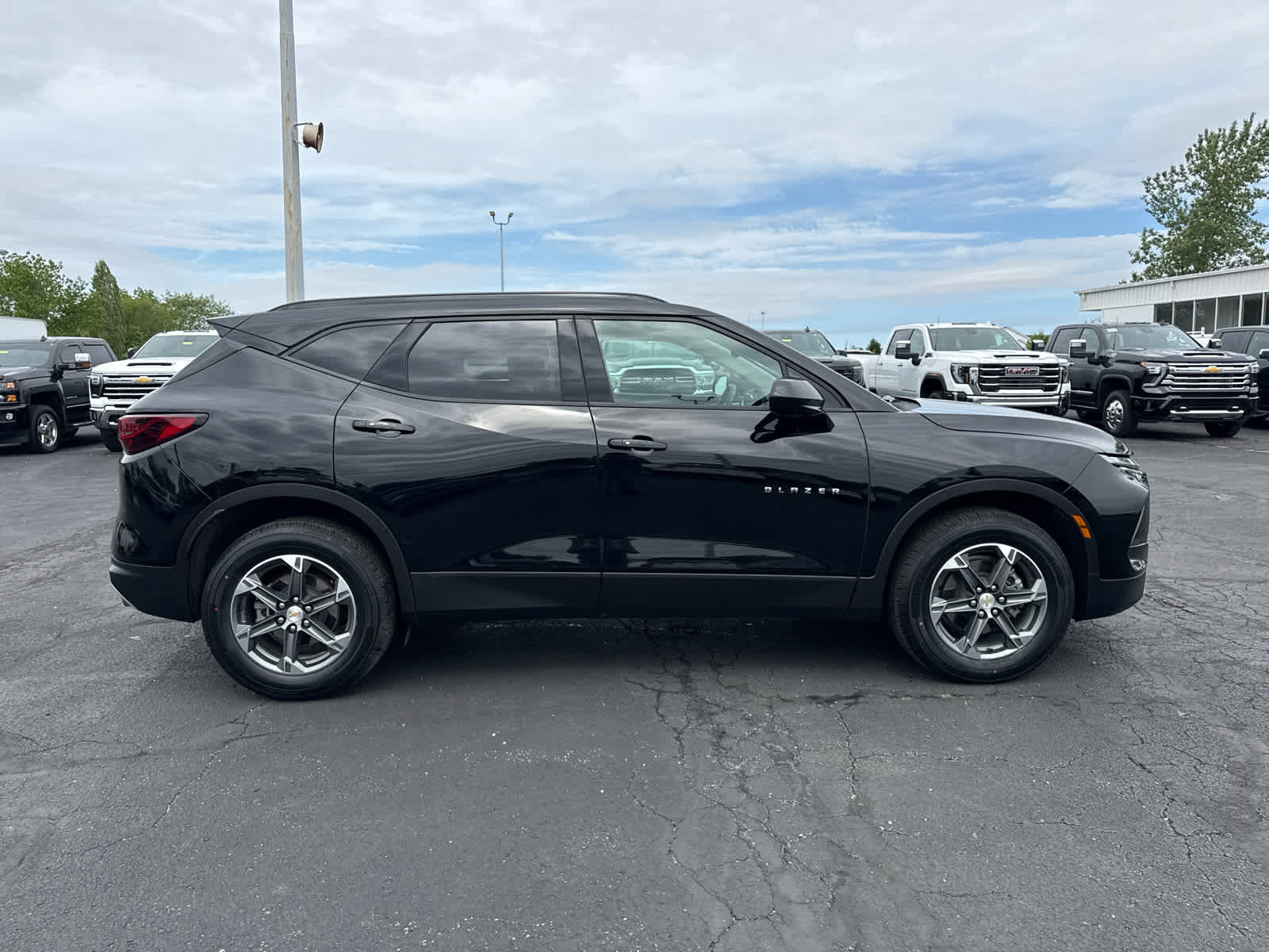 Certified 2025 Chevrolet Blazer LT w/ Convenience Package FWD image 6