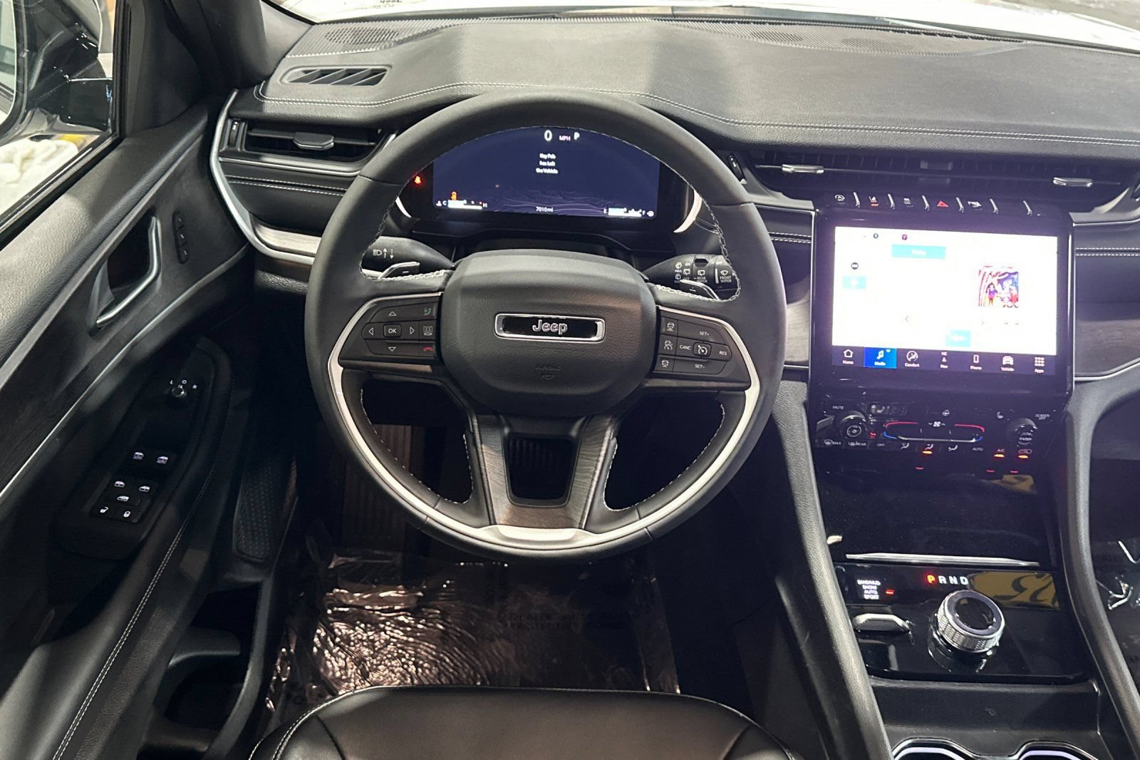 Used 2025 Jeep Grand Cherokee Limited w/ Black Appearance Package AWD/4WD image 16