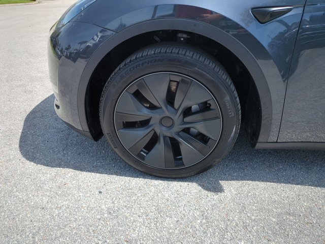 Used 2025 Tesla Model Y Long Range RWD image 24