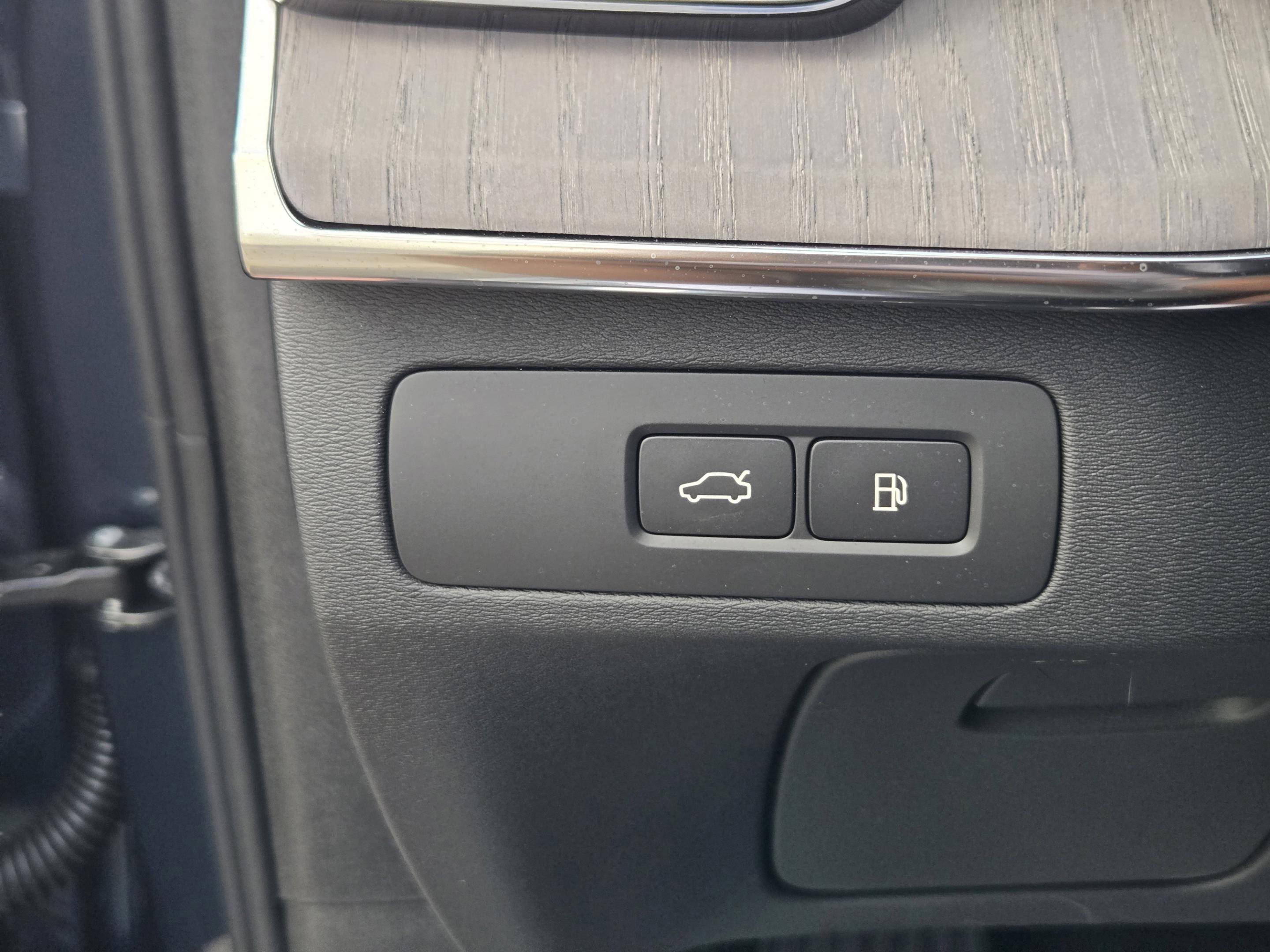 New 2026 Volvo XC90 T8 Ultra w/ Protection Package Premier image 17