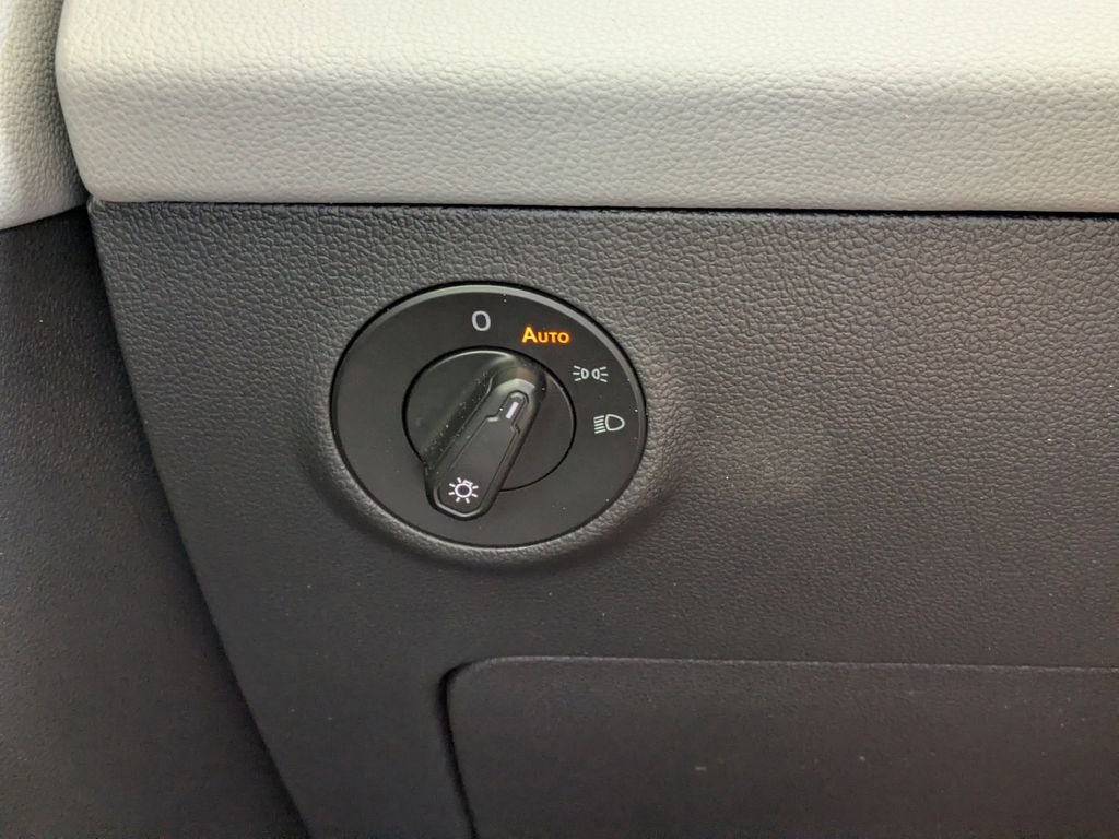 Used 2022 Volkswagen Taos SE image 27