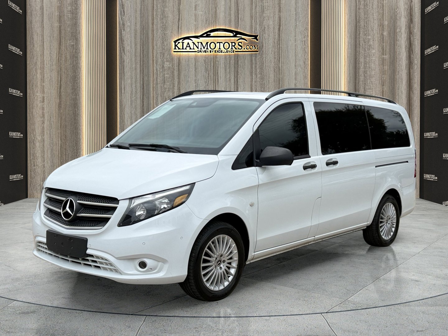 Used 2018 Mercedes-Benz Metris Passenger image 7